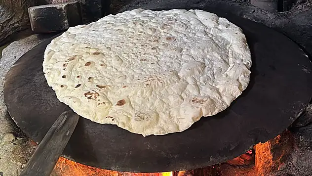 Sac Ekmeği Kış Sofraları İçin Pişiriliyor