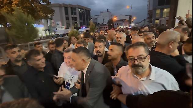 Sadıkoğlu: 'Burası Siyaset Meydanı Değil'