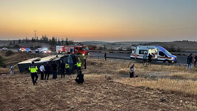 Şanlıurfa'da yolcu otobüsü devrildi: 27 yaralı