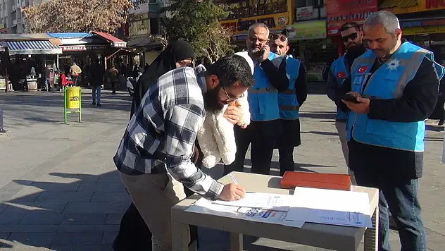 Sapkın LGBT derneklerinin kapatılması için imza kampanyası başlatıldı