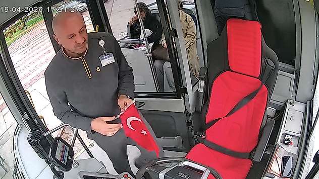 Seferi Bıraktı, Bayrağa Koştu: MOTAŞ Şoföründen Duygulandıran Hareket