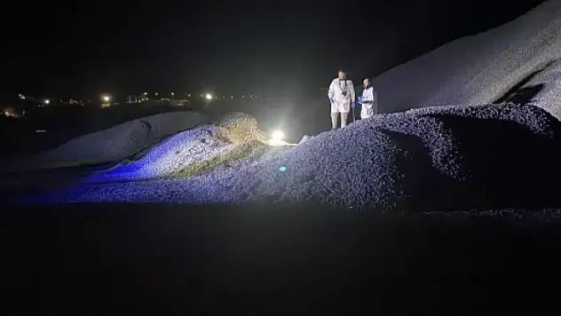 Sivas'ta bir şantiyede tırın kasasından boşalan çakılların altında kalan işçi öldü