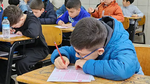 Siyer Yarışması'nda Büyük Coşku: 200 Bini Aşkın Katılımcı