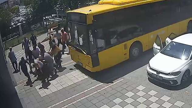 Şoför, kalp krizi geçiren hasta için otobüsü hastaneye sürdü