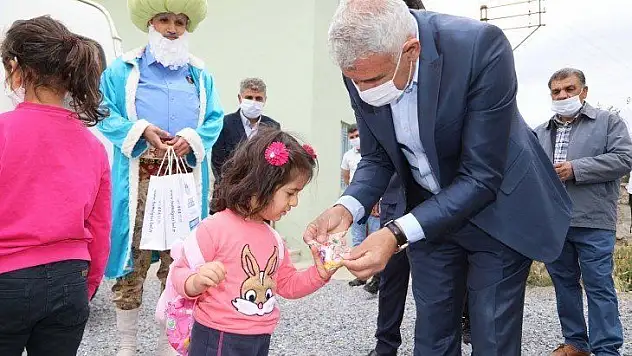 Sokağa Çıkamayan Çocukların Bayram Şekeri Battalgazi Belediyesi'nden