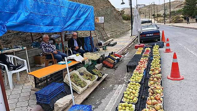 Somuncu Baba'ya Gelenler Bu Stantlara Uğramadan Geçmiyor