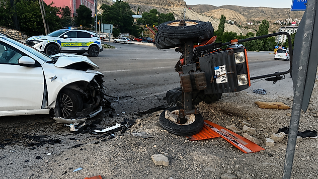 Somuncubaba Kavşağı'nda Can Pazarı: 1 Yaralı