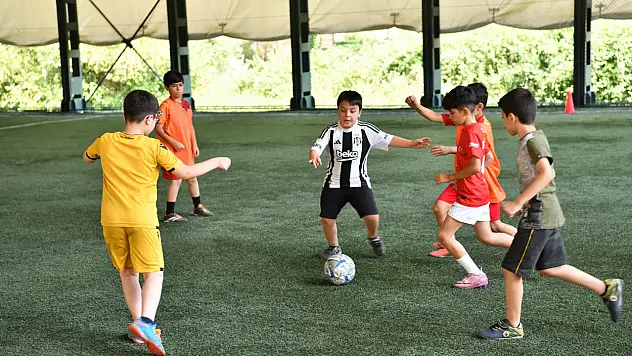 Spor Akademisi Futbol Kursuna yoğun ilgi