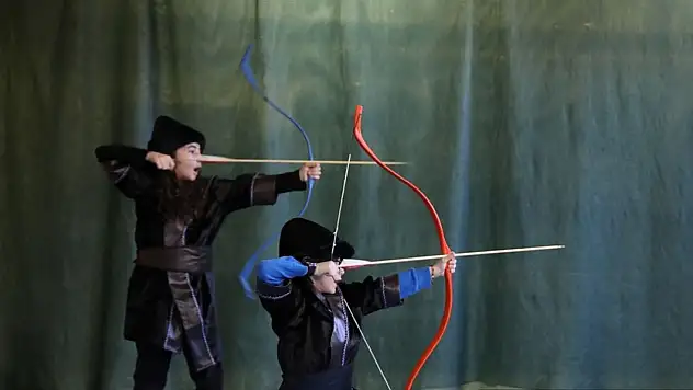 Spor salonuna dönüştürdüğü okulun bodrumunda geleceğin Mete Gazozlarını yetiştiriyor