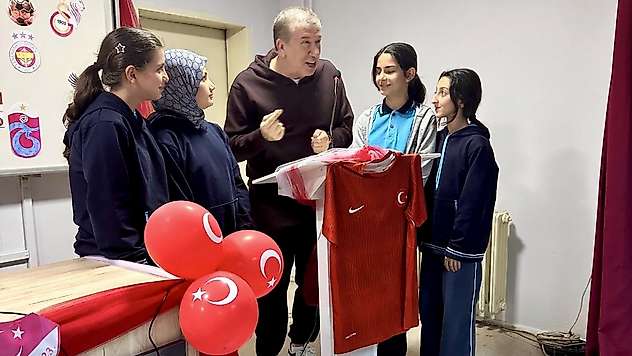 Tanju Çolak Malatya'da Öğrencilerle Buluştu