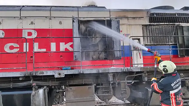TCDD'ye Ait Lokomotif Bakıma Giderken Alev Aldı