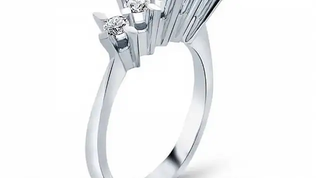 Tek Başına Bir Yıldız Pırlanta 5 Taş Yüzük