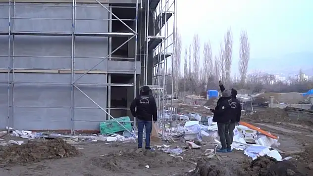 TOKİ Şantiyesinde 23 Yaşındaki İşçi Çatıdan Düşerek Yaralandı