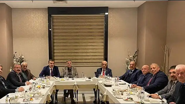 Tüfenkci kayısıda yaşanan zirai donu Bakan Kirişçi ile paylaştı