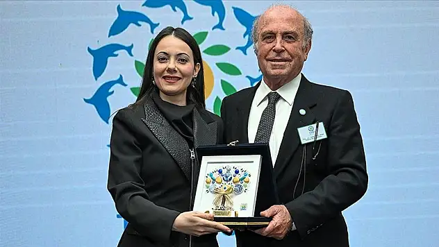 TÜRÇEV'in 30. yıl kutlamasında Anadolu Ajansına ödül