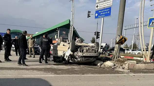 Turgut Özal Bulvarı'nda Trafik Kazası: 5 Yaralı