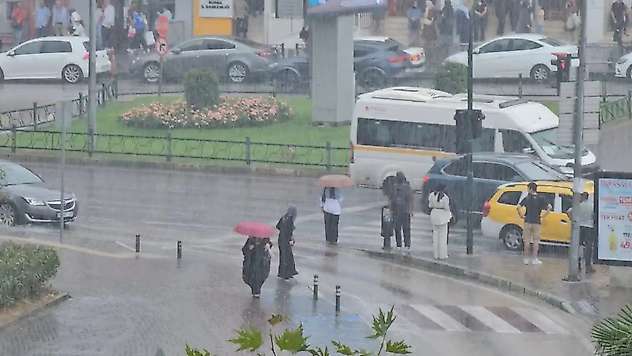 Türkiye'de Kuvvetli Yağış Alarmı! 3 İl İçin Turuncu Kod