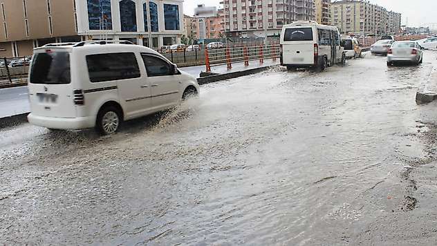 Türkiye Genelinde Sağanak Alarmı: Doğu'da Kuvvetli Yağış, Çığ Riski Sürüyor