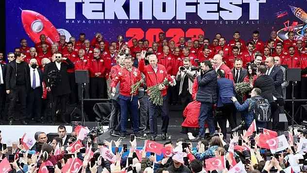 Türkiye'ye yeni Nobeller kazandıracak yeni bilim insanlarını görüyorum.