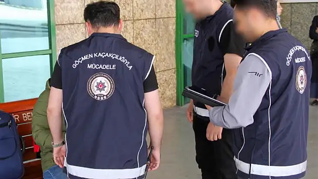 Ülke genelinde düzensiz göç denetimi: 547 göçmen yakalandı, 21 organizatör gözaltında