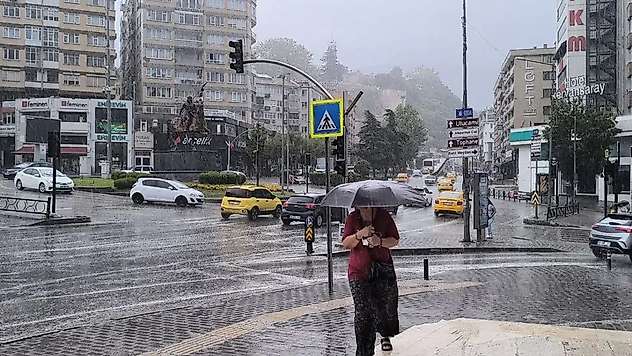 Ülke genelinde yağışlı hava etkili oluyor: Sıcaklıklar düşüyor