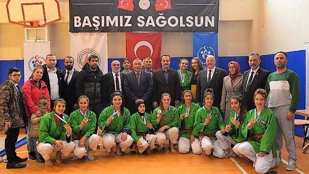 Ümitler Ve Gençler Türkiye Kuraş Şampiyonası  Bilecik'te Yapıldı.