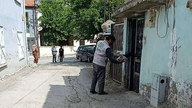 Umut Kervanı'ndan Yüzlerce Aileye Kurban Eti Desteği