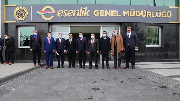 Ünlü: 'Halka Hizmet Ediyoruz'