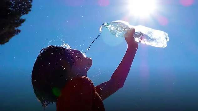 Uzmandan aşırı sıcak uyarısı: Günde yaklaşık 3 litre su tüketin