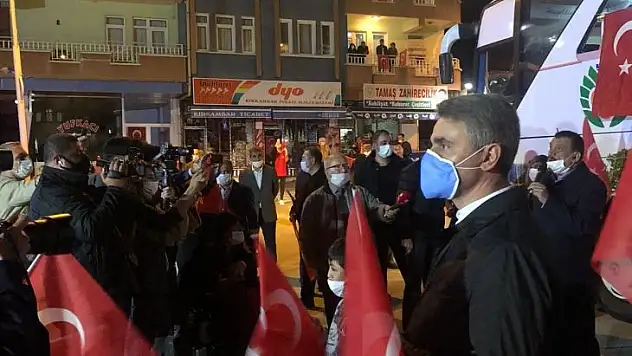 Vali Baruş 100. Yıl Çoşkusuna Vatandaşlarla Birlikte Ortak Oldu