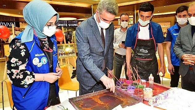 Vali Baruş, Gençlik Haftası Sergi Açılışına katıldı