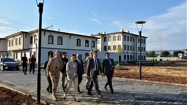 Vali Baruş, Geri Gönderme Merkezinde İncelemelerde Bulundu