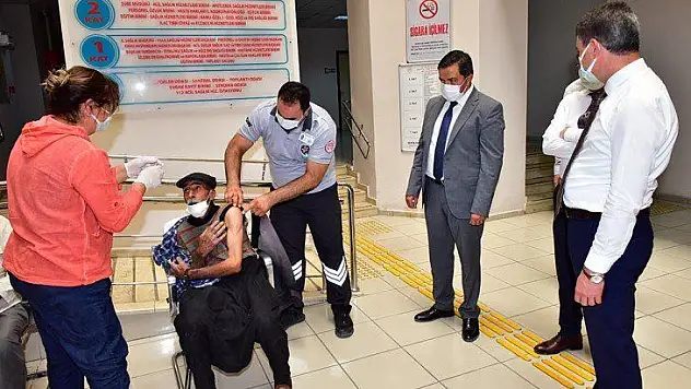 Vali Baruş: Hem Kendi Sağlığınız hem Toplum Sağlığı için Aşı Olunuz