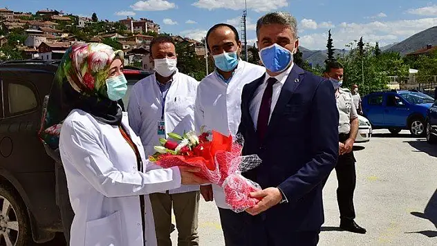 Vali Baruş Pandemi Kahramanları Hemşirelerin Gününü Kutladı