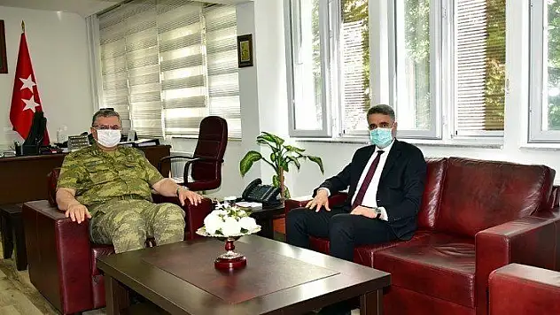 Vali Baruş Tümgeneral Arslan'ı Ziyaret Etti