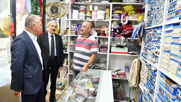 Vali Ersin Yazıcı, Şehit Hamit Fendoğlu Cadde (Kanalboyu) Esnafını ziyaret etti.