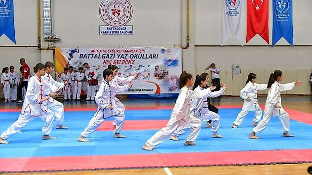 Vali Hulusi Şahin Battalgazi Yaz Spor Okulu Açılışı Törenine katıldı