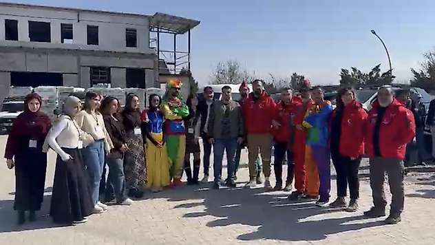 Van'dan Gelen Gönüllüler Malatya'da Çocukların Yüzünü Güldürdü