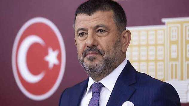 Veli Ağbaba'dan TMO'ya Kayısı Çağrısı: 'Üretici Tüccarın İnsafına Bırakılamaz'