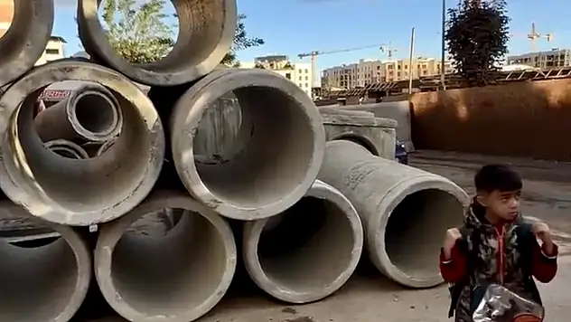 Velilerden Tepki: Okul Girişine Konulan Künkler Kazaya Davetiye Çıkarıyor