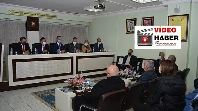 Virüs siyasi toplantılara, uçağa giremiyor, bir tek esnafın dükkanına giriyor