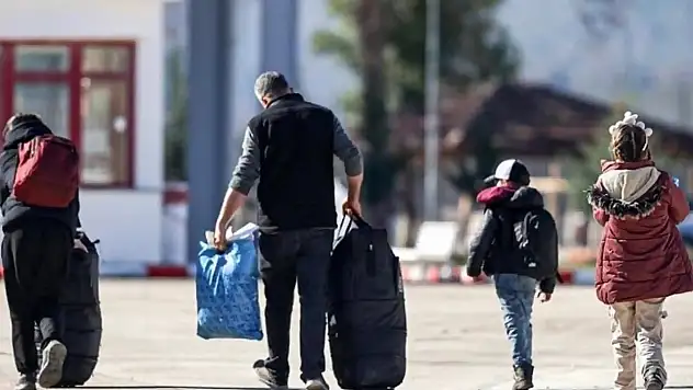 Yaklaşık 1,9 milyon Suriyeli ülkelerine geri döndü