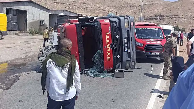 Yangına giden itfaiye aracı devrildi: 5 yaralı