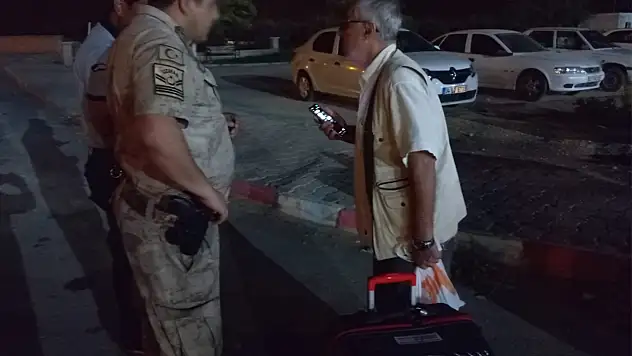 Yaşlı adam 25 milyon lirasını kaptırmaktan son anda kurtuldu