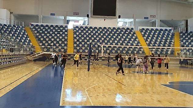 Yaz okulları Voleybol antrenmanlarına büyük ilgi