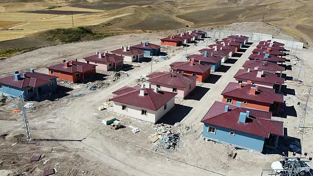 Yazıhan'da Depremzedeler İçin 99 Çelik Konstrüksiyon Ev Tamamlanıyor