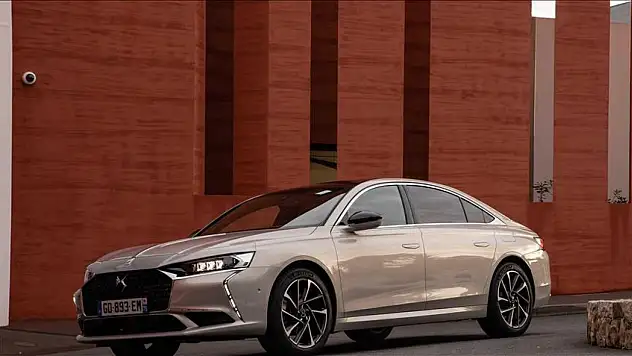 Yeni DS 9 OPÉRA E-TENSE 250 Türkiye'de