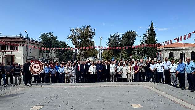 Yeni Parti Malatya Teşkilatı İlk Çelengini Zafer Bayramı'nda Sundu