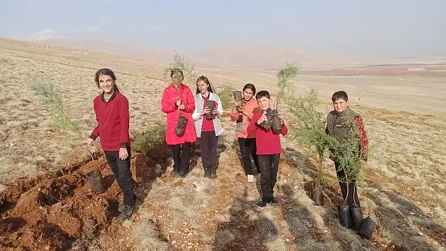 Yeniköy'de Çevre Seferberliği: 3 Bin Fidan Toprakla Buluştu