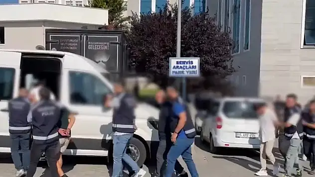 Yerlikaya: Nitelikli dolandırıcılık şebekelerine yönelik operasyonlarda 102 kişi tutuklandı